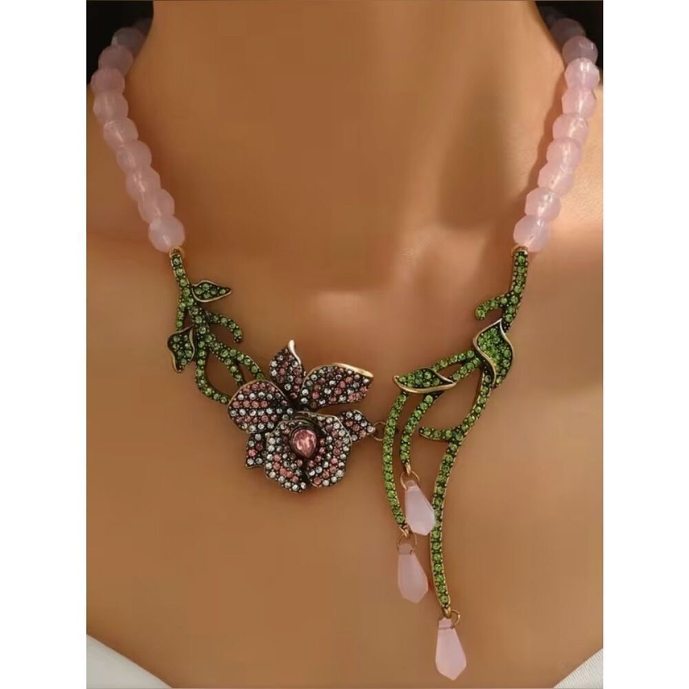 🩷 NEW Stunning Pink Bead & Green Crystal Flower & Vine Necklace 🩷